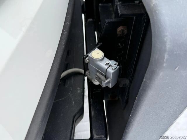 Platform truck with crane Iveco Daily 40C18 3.0 / Amco Veba 602T KRAAN / Euro 6...