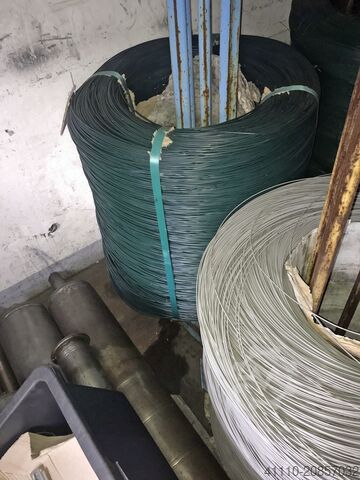 Plastic-coated wire  