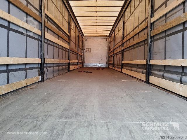 Auflieger mit Pritsche & Plane Schmitz Cargobull Curtainsider Mega Getränke