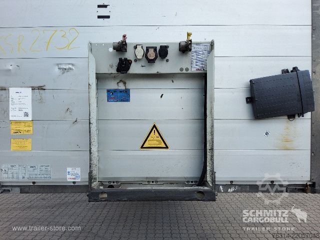 Auflieger mit Pritsche & Plane Schmitz Cargobull Curtainsider Mega Getränke