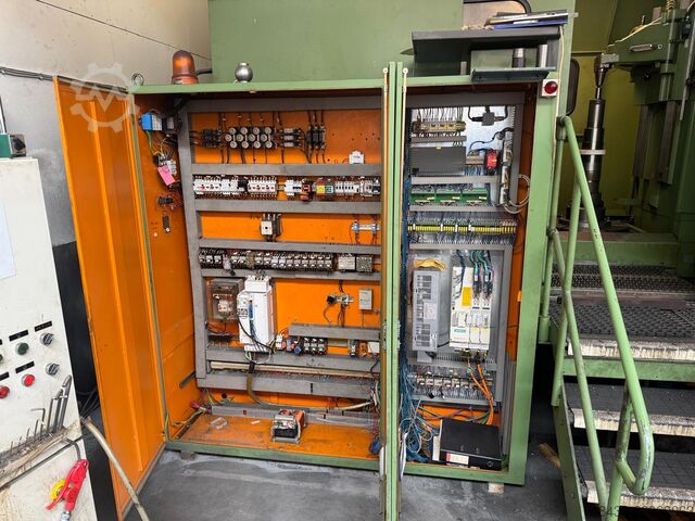 Gear and Rotor Hobbing Machine Pfauter P 750 R