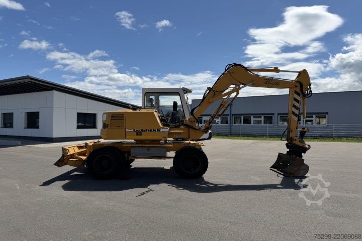 Road roller Liebherr 308 Mobilbagger / Swiss-Vehicle