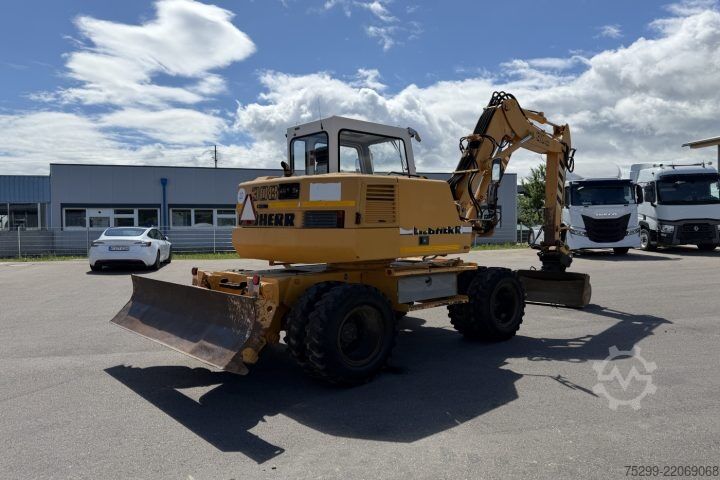Road roller Liebherr 308 Mobilbagger / Swiss-Vehicle