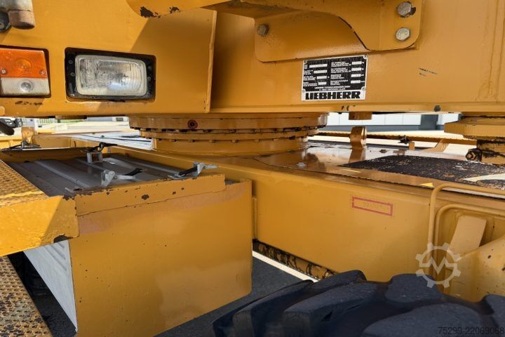 Road roller Liebherr 308 Mobilbagger / Swiss-Vehicle