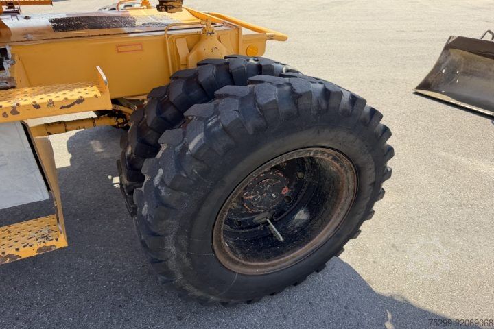 Road roller Liebherr 308 Mobilbagger / Swiss-Vehicle