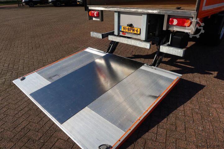 Box body DAF CF 290 Bakwagen+Dhollandia 1500 kg