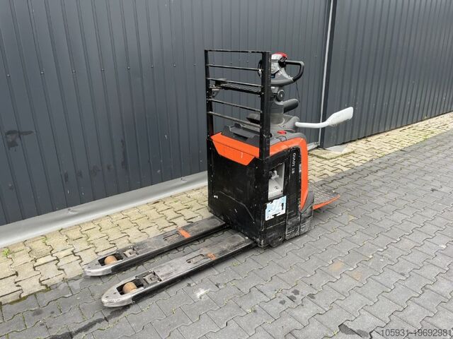 Electric Pallet Truck BT LPE200