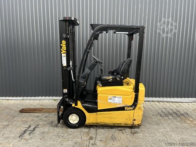 Electric 3-wheel forklift Yale ERP15VC