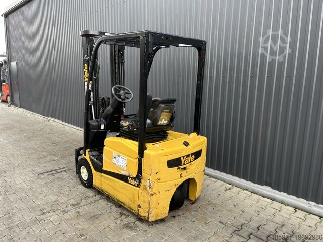 Electric 3-wheel forklift Yale ERP15VC