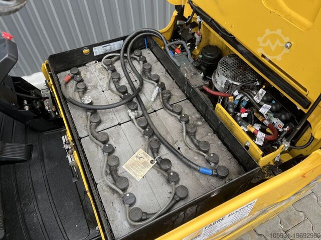 Electric 3-wheel forklift Yale ERP15VC