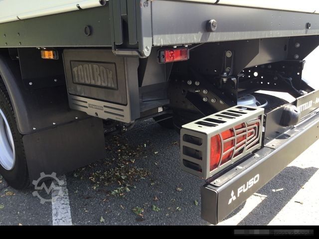Pritschenwagen FUSO eCanter 7C18e M-Batterie Pritschenaufbau / LED