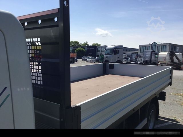 Pritschenwagen MITSUBISHI eCanter 7C18e M-Batterie Pritschenaufbau / LED