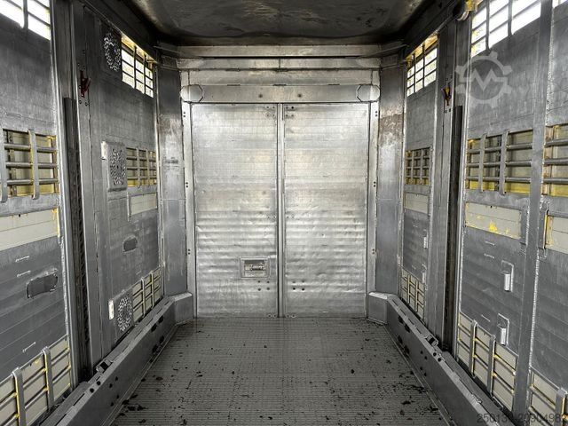 Pferdeanhänger MENKE-JANZEN 3.Stock Viehanhänger Aggregat/Hubdach/Liftachse
