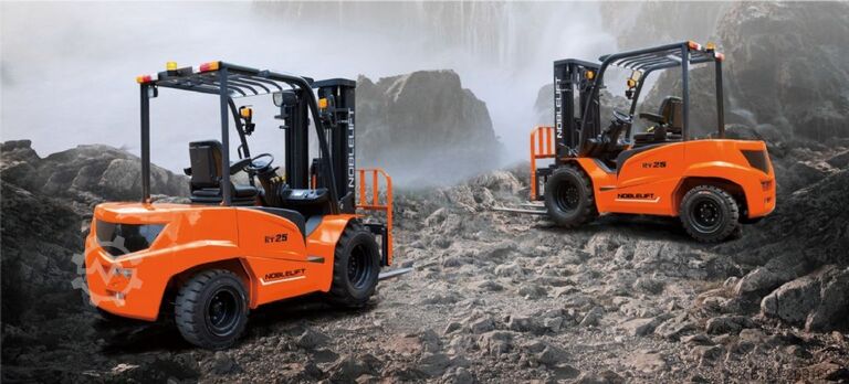 Rough terrain forklift truck Noblelift FE2RT25