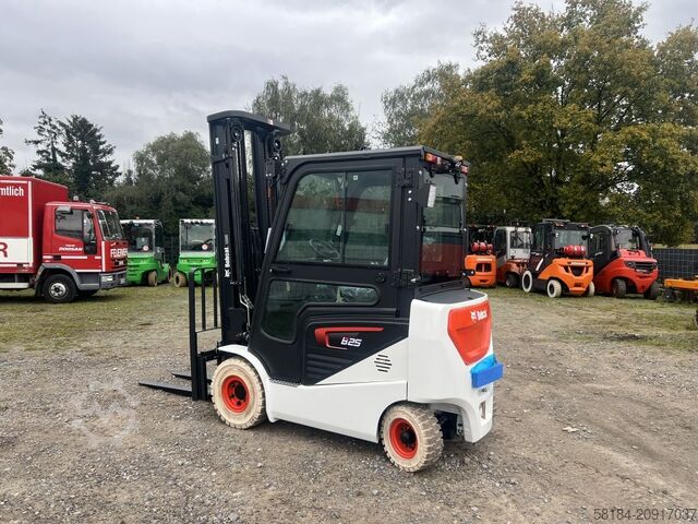 Electric 4-wheel forklift Bobcat B25NS