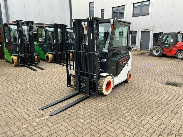 Electric 4-wheel forklift Bobcat B25NS