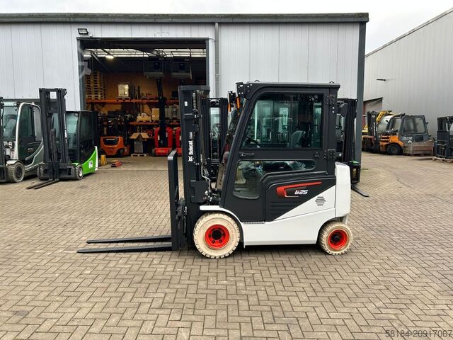 Electric 4-wheel forklift Bobcat B25NS