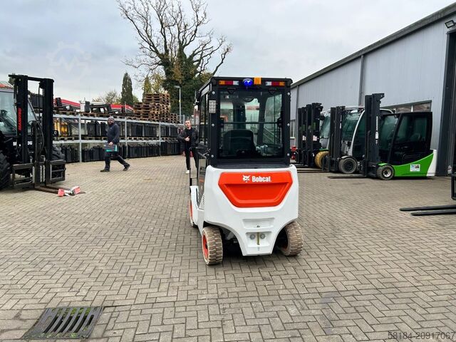 Electric 4-wheel forklift Bobcat B25NS