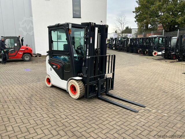 Electric 4-wheel forklift Bobcat B25NS
