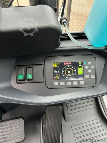 Electric 4-wheel forklift Bobcat B25NS