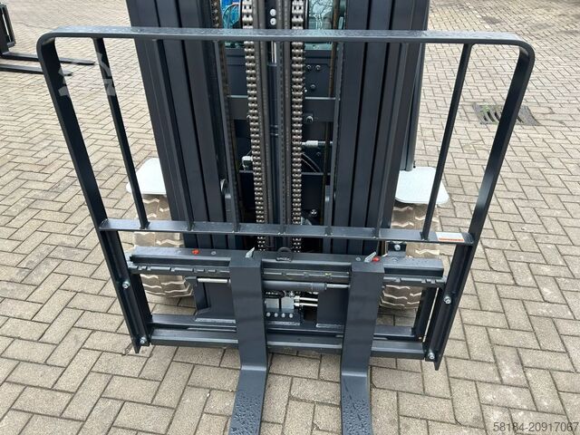 Electric 4-wheel forklift Bobcat B25NS