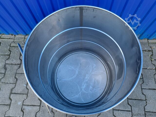 Stainless steel tank container  
