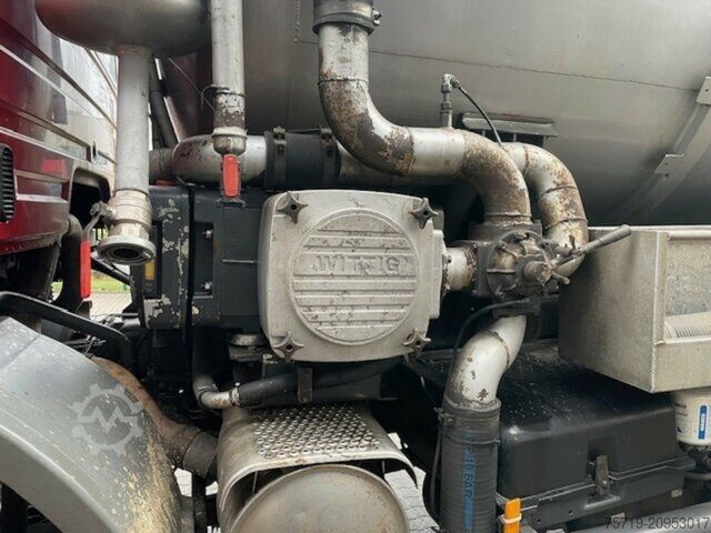 Vacuum tank truck Mercedes-Benz 1828 4x4 Atego Saugwagen 11.000ltr.