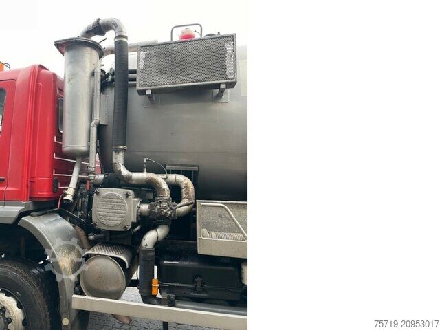 Vacuum tank truck Mercedes-Benz 1828 4x4 Atego Saugwagen 11.000ltr.