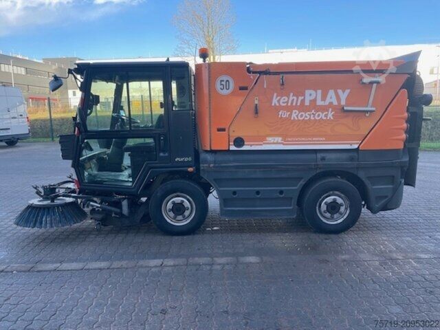 Customized van Schmidt Compact 200 Kleinkehrmaschine Euro6