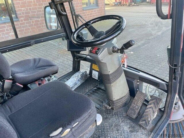 Customized van Schmidt Compact 200 Kleinkehrmaschine Euro6