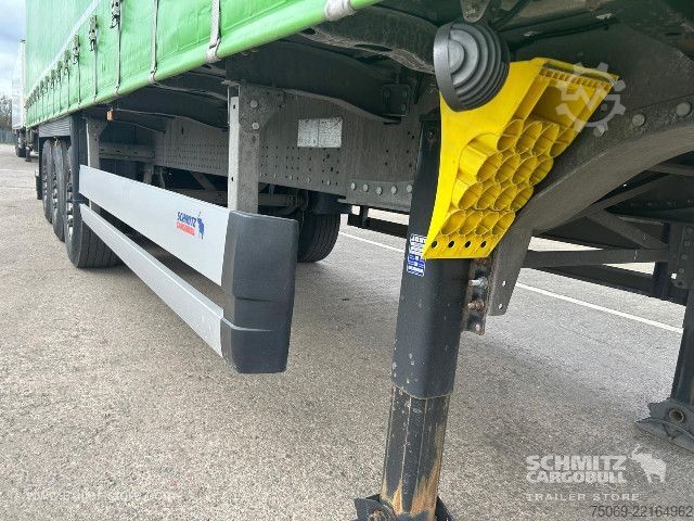 Auflieger mit Pritsche & Plane Schmitz Cargobull Curtainsider Standard UK