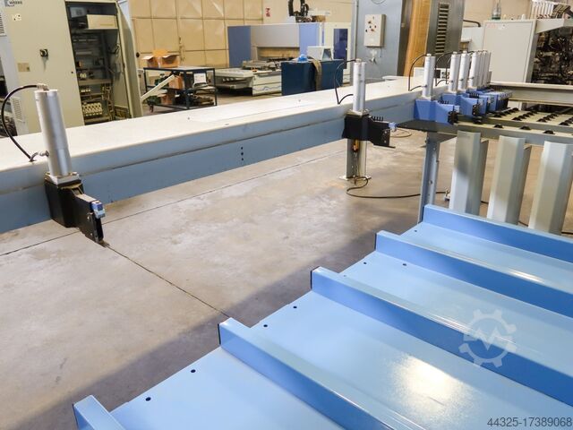 Plattensäge mit automatischer Beschickung HOLZMA HPP 250/43/43