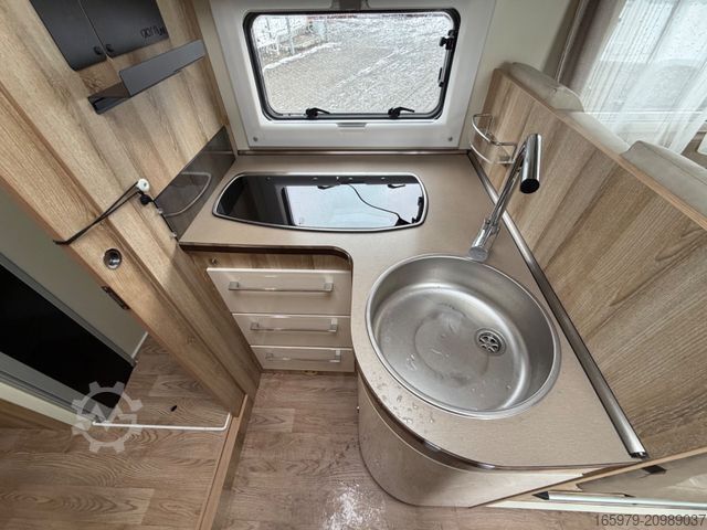 Semi-integrated camper GIOTTILINE Therry T37