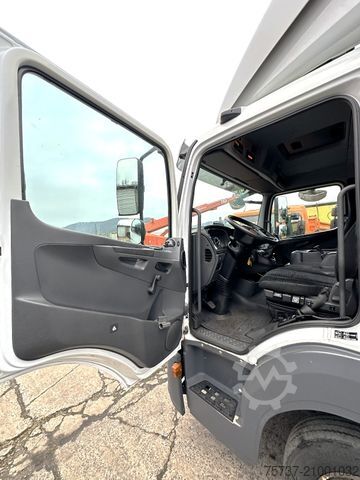 Box van MERCEDES-BENZ 818 Atego