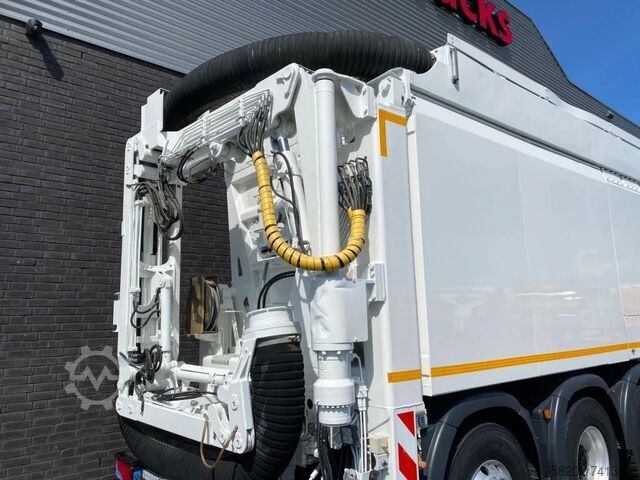 Suction vehicle MAN TGS 35.440 10X4-6 BL TRIDEM RSP SAUGBAGGER/SUCT...