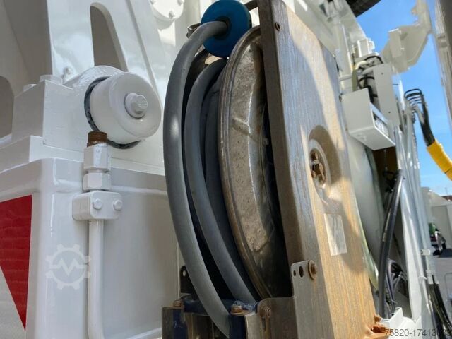 Suction vehicle MAN TGS 35.440 10X4-6 BL TRIDEM RSP SAUGBAGGER/SUCT...