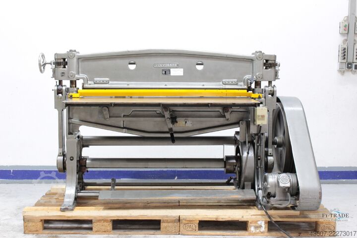 Stauchmaschine - Cardboard Grooving Polygraph BN 135