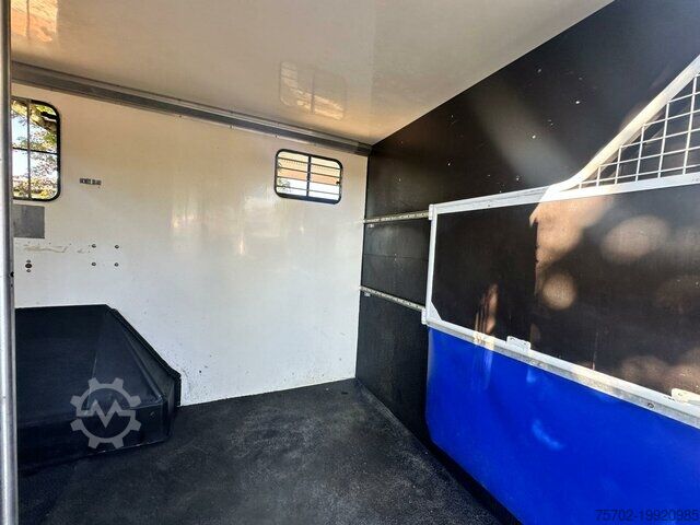 Viehtransporter Renault Master 1-2 Pferde Hengstversion