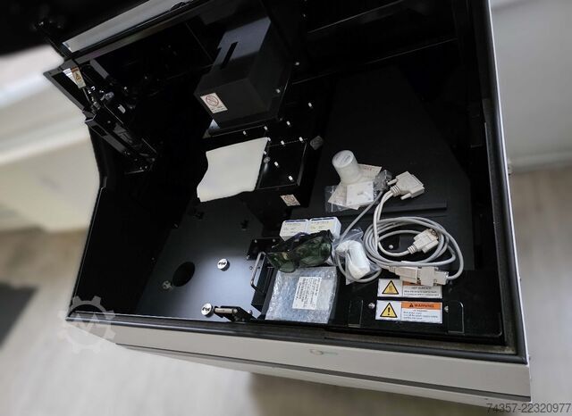 Spektralphotometer Shimadzu Solidspec 3700 Shimadzu SolidSpec-3700 UV-VIS-NIR