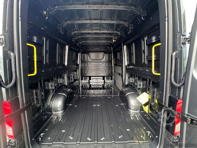 High top van VOLKSWAGEN Crafter Kombi Kasten 35 L3H3 4Motion AHK 270Türe
