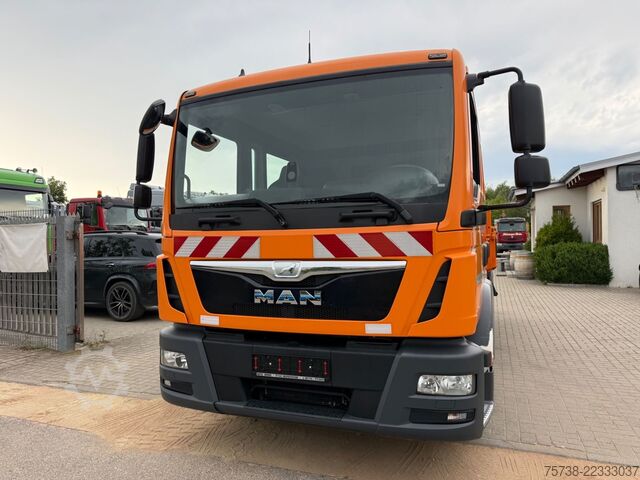 Three-sided tipper truck MAN TGL 12.250 Meiller/DoKa 6Sitze/2xAHK/Klima/EURO6