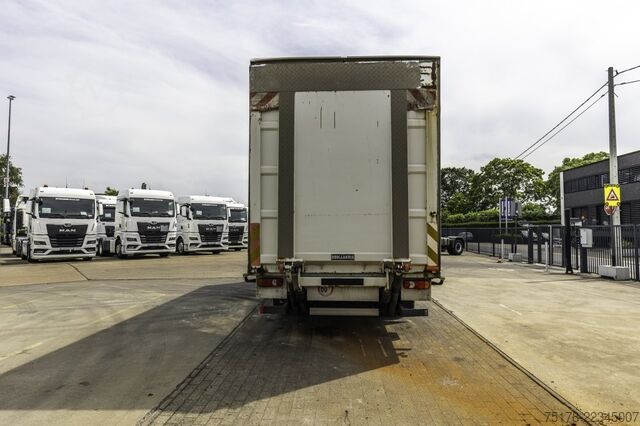 Box body VOLVO FL 240 (12T.) + DHOLLANDIA 2T.