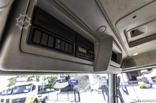 Box body VOLVO FL 240 (12T.) + DHOLLANDIA 2T.