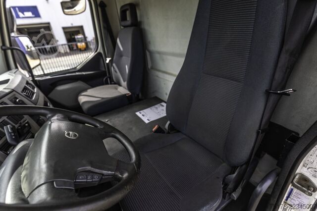 Box body VOLVO FL 240 (12T.) + DHOLLANDIA 2T.
