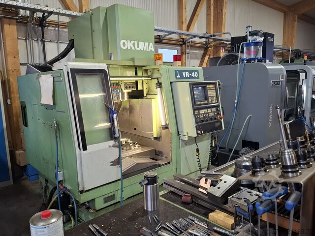 Vertikales Bearbeitungszentrum Okuma keine DMG Mori VR40