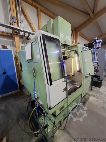 Vertikales Bearbeitungszentrum Okuma keine DMG Mori VR40