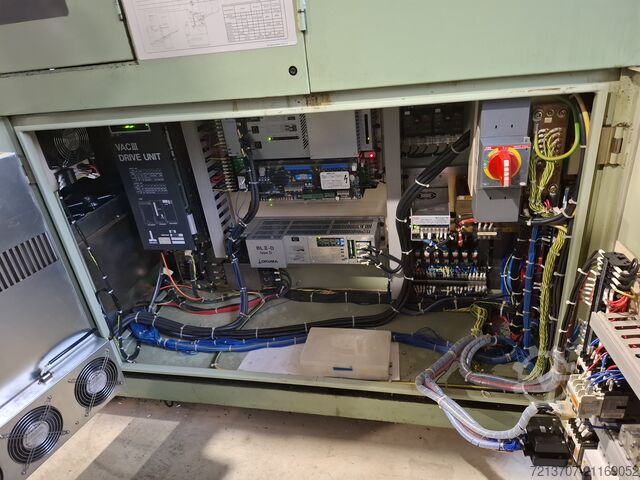 Vertikales Bearbeitungszentrum Okuma keine DMG Mori VR40