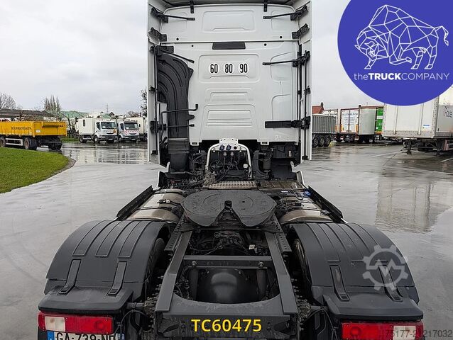 Standard-SZM Renault T 520