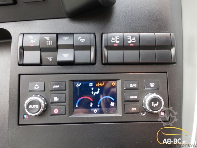 Motor coach MERCEDES-BENZ Tourismo RHD, 55 Sitze, Euro 6