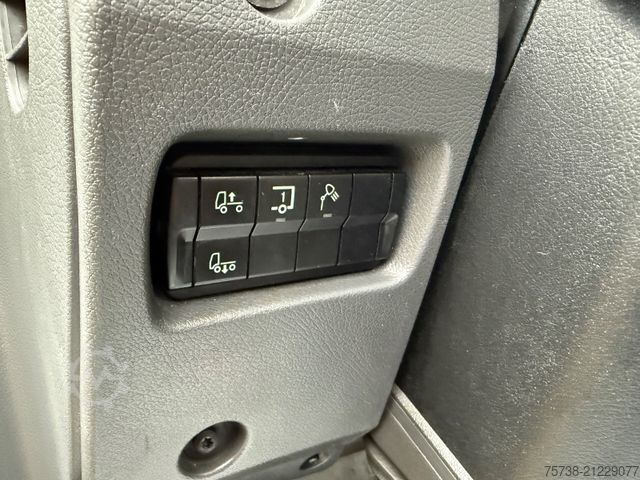 Transporter Fahrgestell MERCEDES-BENZ Atego 818 L Fahrgestell/Klima/SCHALTER/EURO6D